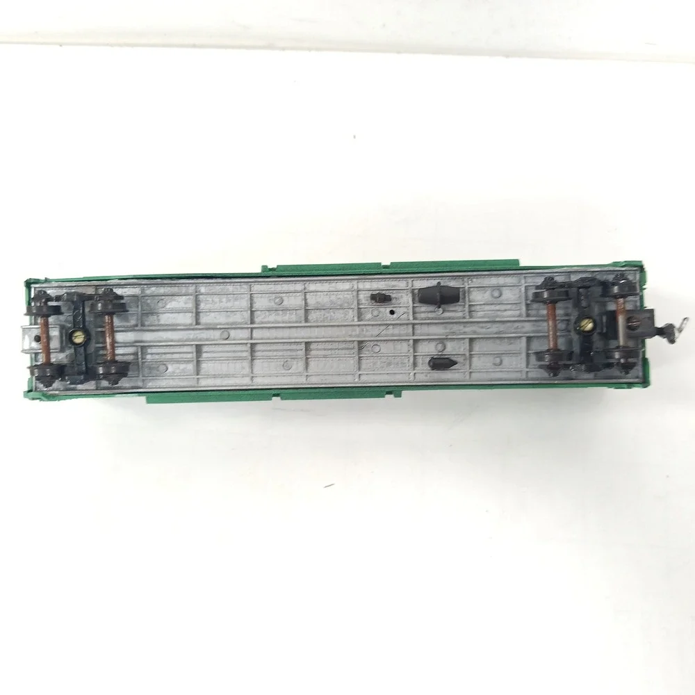 Athearn HO Scale Penn Central 50 Ft Plug Door Box Car PC 268800 Green 1327